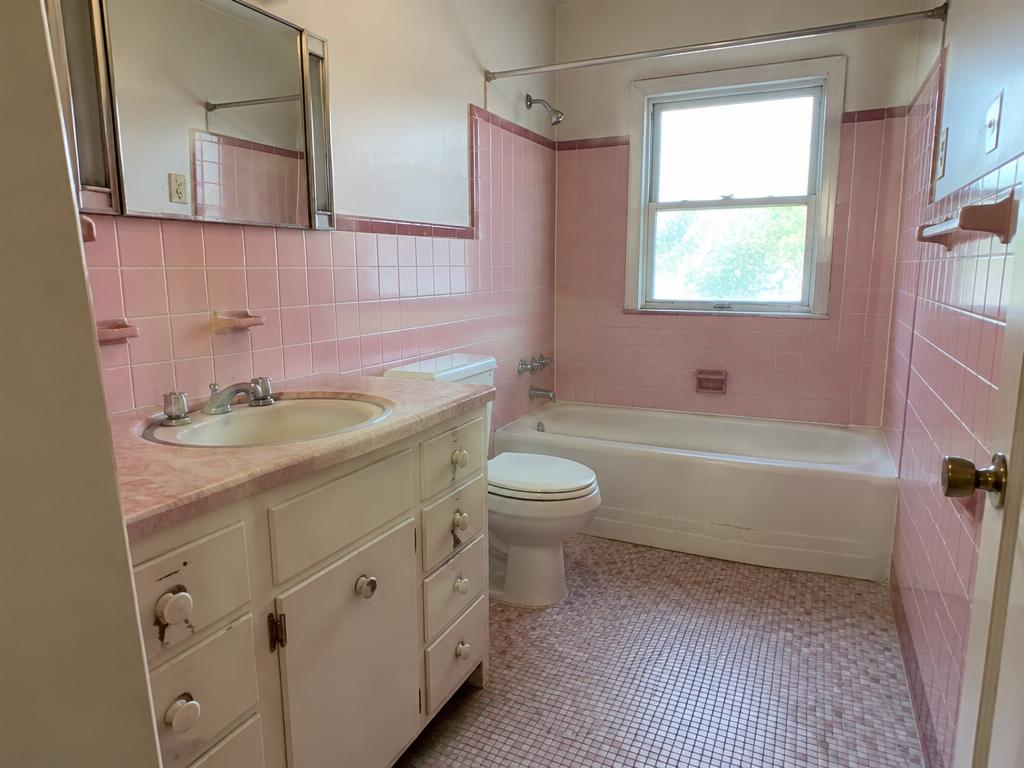 Bathroom 1 at 2847 Elm St